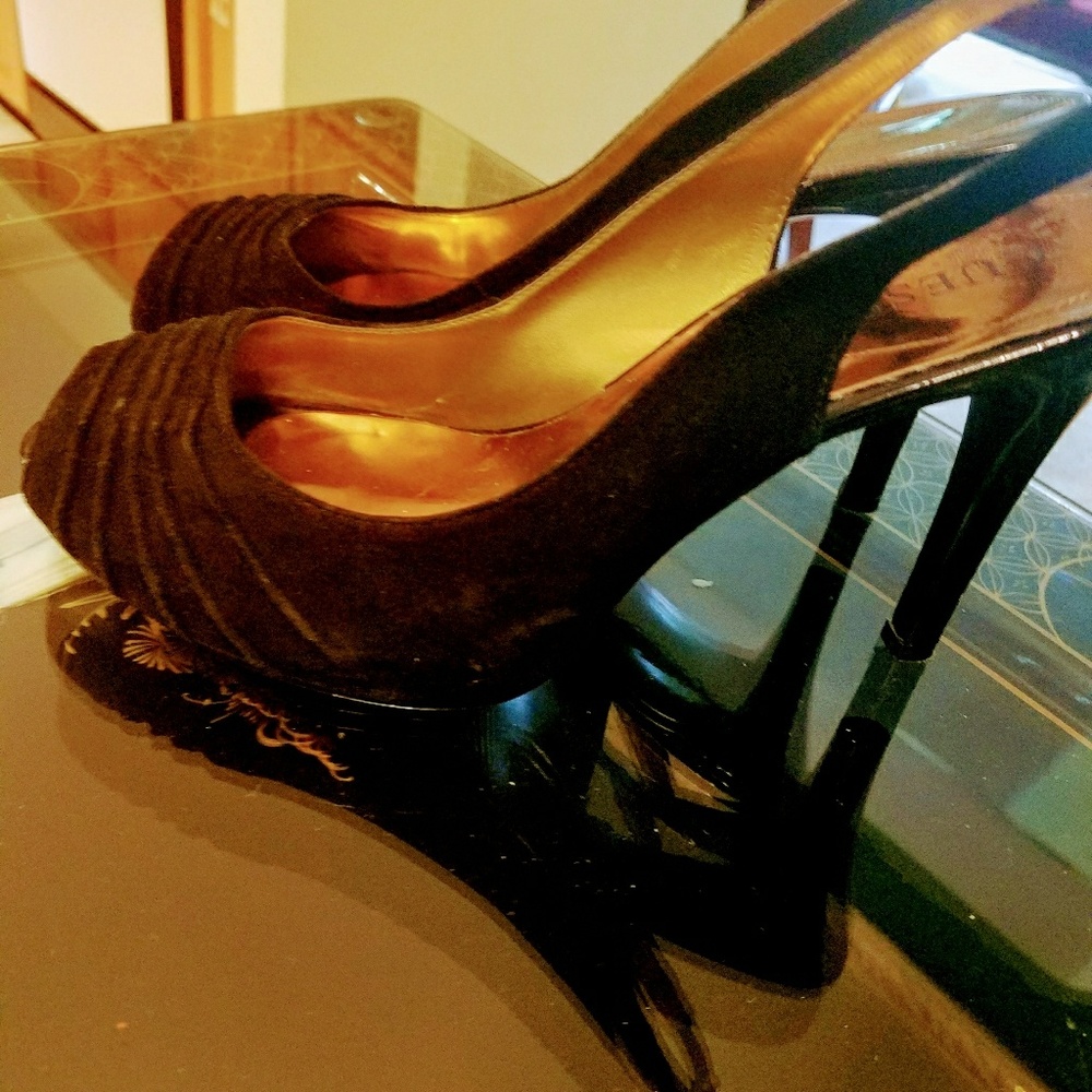 Shoes - Picture 3 of 4